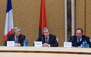 Правительственная делегация Беларуси во главе с В.Семашко находится с визитом во Франции