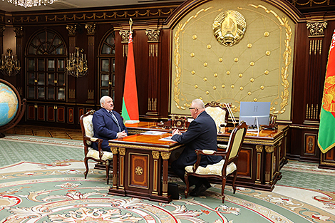 Лукашенко о президентских выборах в Беларуси: постараемся провести так, чтобы комар носа не подточил