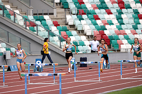 Белоруска Мария Харченко стала чемпионкой II Игр стран СНГ в беге на 300 метров с барьерами