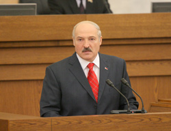 Беларуси нужна созидательная демократия, не разрушающая, а укрепляющая страну - Президент