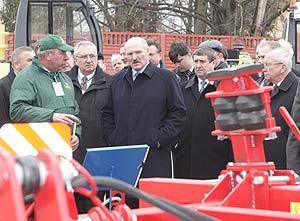Лукашенко поручил максимально снизить зависимость от импорта при производстве отечественной техники