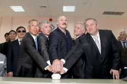 А.Лукашенко осуществил символический пуск новой технологической линии в ОАО 