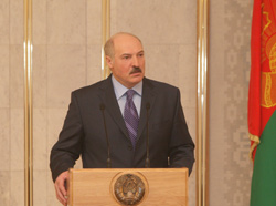 А.Лукашенко требует от МИД постоянного поиска 