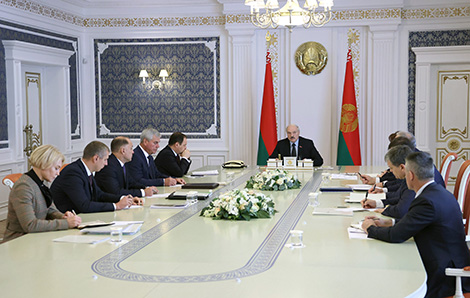 Лукашенко: предстоит серьезно проанализировать концепцию исторического развития Беларуси
