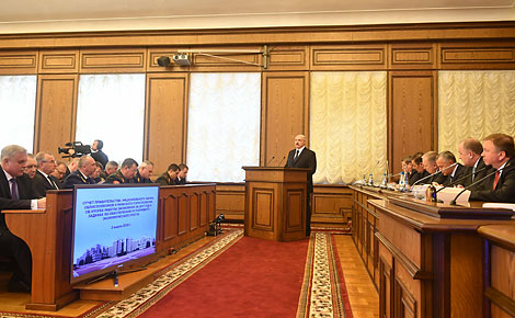 Лукашенко потребовал у правительства задействовать в экономической сфере весь потенциал Беларуси