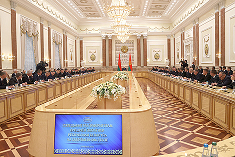 Лукашенко: внешнеполитическая стратегия Беларуси нуждается в корректировке