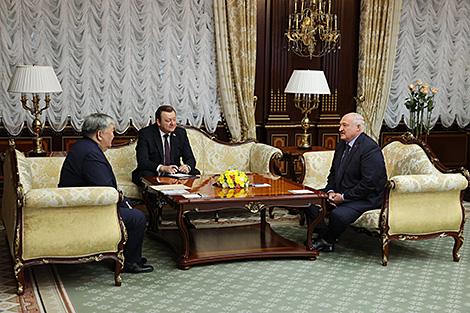 Лукашенко предлагает наращивать товарооборот с Кыргызстаном и развивать совместные производства