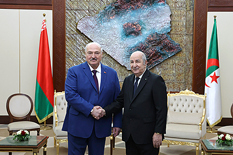 Встреча Лукашенко с Президентом Алжира Теббуном проходит во дворце 