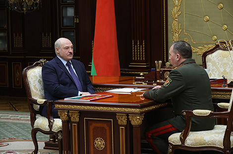 Лукашенко обсудил с министром обороны замысел белорусско-российского учения 
