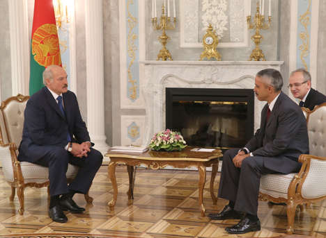 Развитие белорусско-кубинских отношений обсуждено на встрече Лукашенко со спецпредставителями Фиделя Кастро