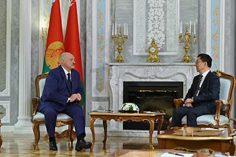 Точка опоры на западе Африки, всепогодный друг, прогнозы на мир и кадры. Итоги недели Президента