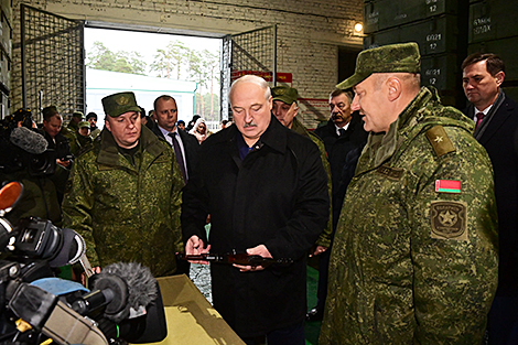 Большая семерка, правила извоза, дело молочников, спасение из Газы, военный арсенал и Беларусь в алмазах. Итоги недели Президента