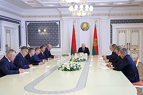 Лукашенко руководителям на местах: выдержать мы можем только при высокой организации дела