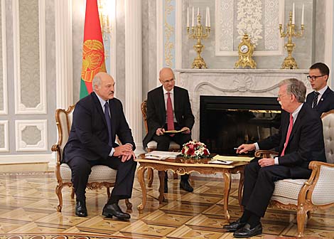 Лукашенко предложил Болтону откровенно и по-дружески обсудить вопросы белорусско-американских отношений