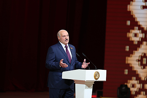 Лукашенко: если мы пойдем по навязанным сценариям заграничных кукловодов, то перестанем быть белорусами