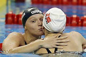 Александра Герасименя выиграла золото чемпионата мира по плаванию на дистанции 100 м вольным стилем