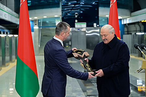 Подарок под елку. Зачем Лукашенко пересел на метро, с кого потребовал железный спрос и что будет с ценами