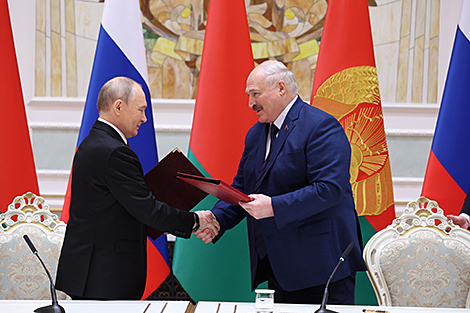 Союзный юбилей, обещание Путина, из актера в министры, наука ученым и супершоу. Итоги недели Президента