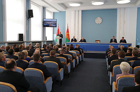 ​Лукашенко проводит встречу с активом Гродненской области