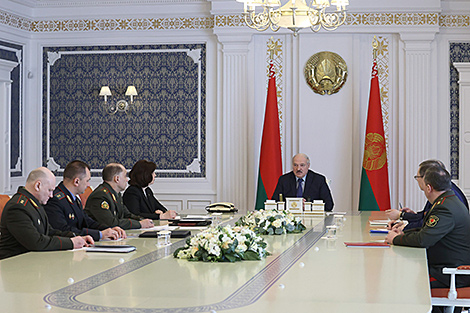 Лукашенко подчеркивает важность обеспечить спокойную и безопасную жизнь граждан
