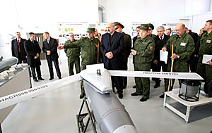 Александр Лукашенко поставил задачу по организации производства в Беларуси самолетов и вертолетов