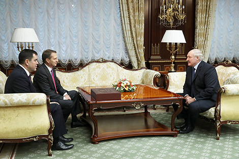 Лукашенко отмечает успешное сотрудничество разведслужб Беларуси и России по защите национальных интересов