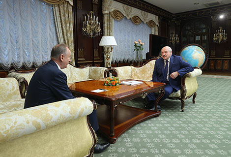 Лукашенко обсудил с секретарем Совбеза России сотрудничество в сфере безопасности и оборонку