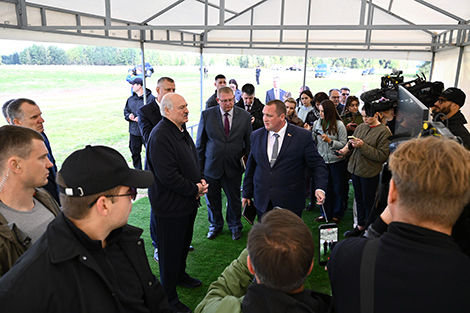 Жесткая критика, но не только. Лукашенко поручил за будущий год кардинально изменить Могилевскую область