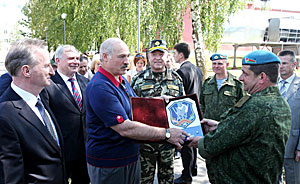 Лукашенко подчеркивает важность повышения мобильности белорусской армии