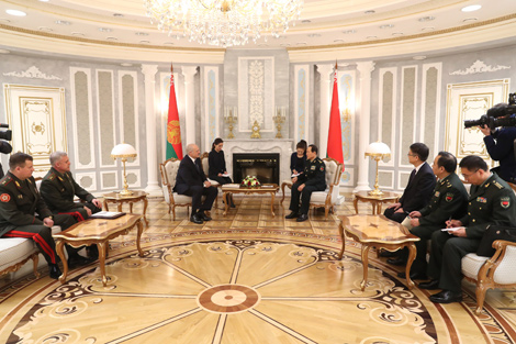 Лукашенко: Китай сыграл решающую роль в усилении обороноспособности Беларуси