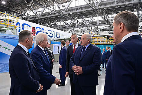 Лукашенко посетил Иркутский авиационный завод. Предприятие нацелено на расширение кооперации с Беларусью