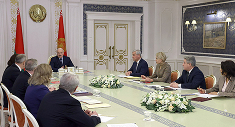 Лукашенко: через день-два проект Конституции будет вынесен на всенародное обсуждение