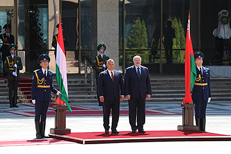 Лукашенко - Орбану: если мы о чем-то договоримся, Беларусь будет свято это выполнять