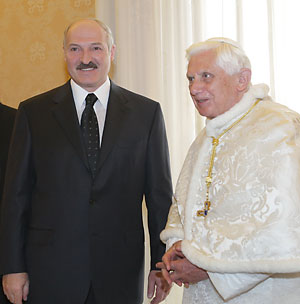 Александр Лукашенко обратился к Папе Римскому Бенедикту XVI со словами уважения и признательности