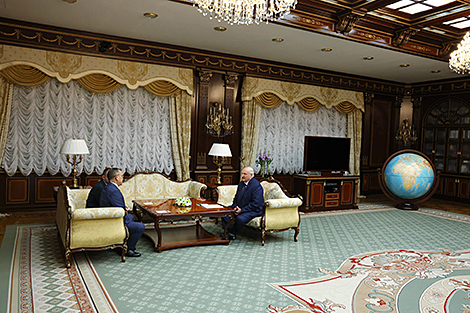 Лукашенко вновь принял посла Венесуэлы после согласования 