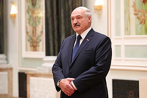 Лукашенко: успехи и достижения людей создают историю государства