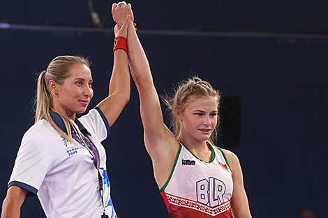Белоруска Арина Мартынова выиграла золото молодежного чемпионата мира по борьбе