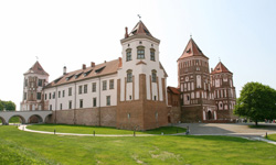Иностранцев привлекают в Беларуси замки, храмы и народные ремесла