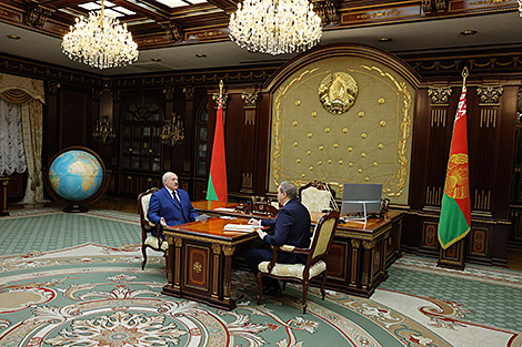 Лукашенко о НАН: без науки никуда, время сейчас такое