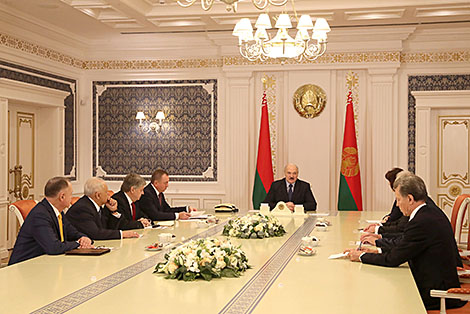 Лукашенко не видит оснований менять внешнеполитический курс Беларуси