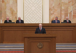 Лукашенко: Беларусь остается островком мира, спокойствия и порядка
