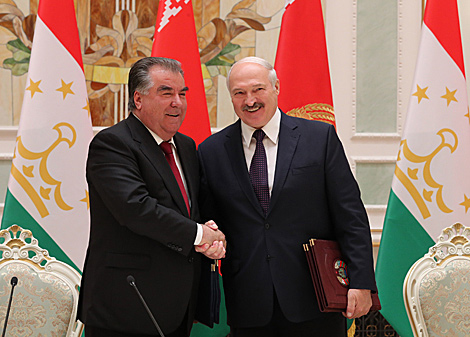Лукашенко: в Беларуси дорожат отношениями стратегического партнерства с Таджикистаном