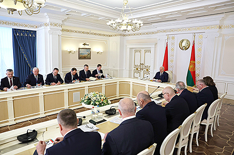 Лукашенко назвал решение проблемы падежа проверкой на профпригодность для чиновников