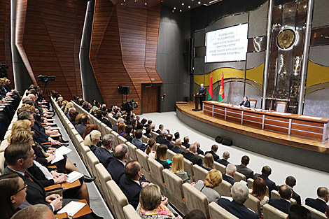 Лукашенко считает необходимым ускорить работу по информатизации судебной системы