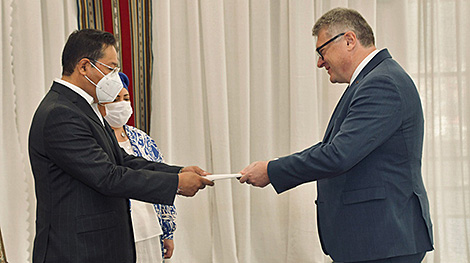 Посол Беларуси вручил верительные грамоты президенту Боливии