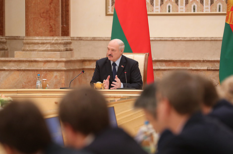 Лукашенко считает пиаровским ходом поднимавшийся ранее вопрос о российской авиабазе в Беларуси
