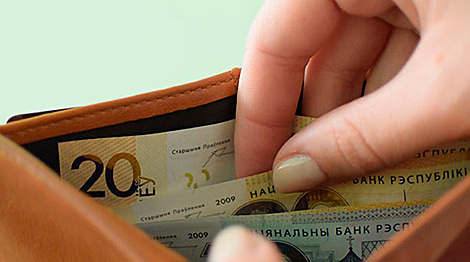 Лукашенко напомнил о задаче по повышению зарплат низкооплачиваемых категорий работников