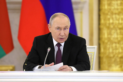 Путин: Россия и Беларусь тесно, по-союзнически взаимодействуют в сферах внешней политики и обороны