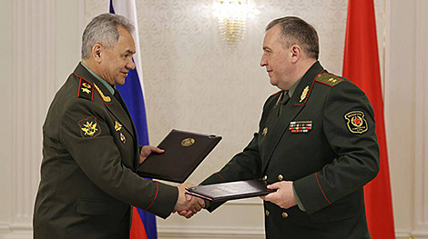 Хренин и Шойгу подписали документы о порядке хранения нестратегического ядерного оружия в Беларуси