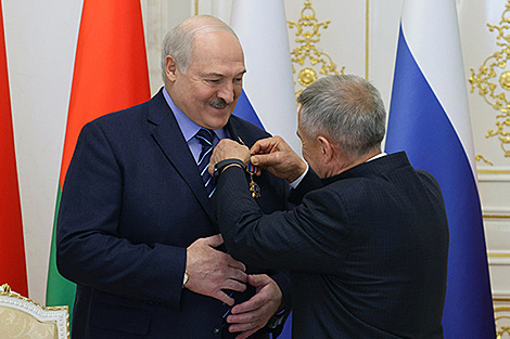 Глава Татарстана вручил Лукашенко орден Дружбы
